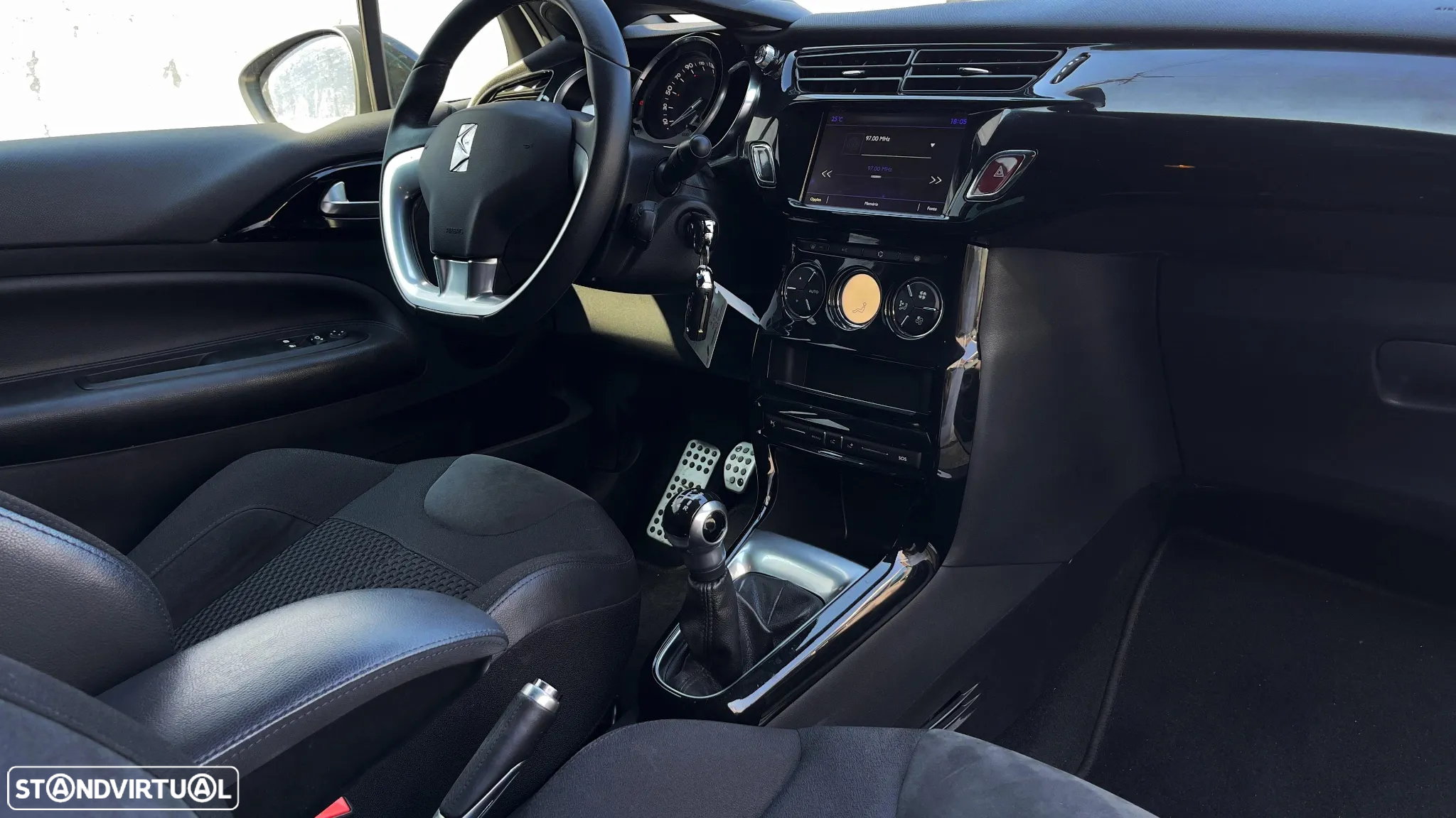 DS DS3 BlueHDi 100 SoChic - 26