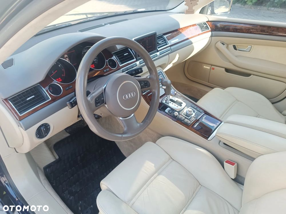 Audi A8 4.2 L Quattro - 10