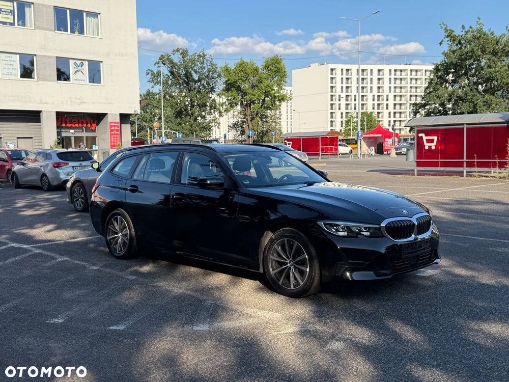 BMW Seria 3 318d mHEV - 12