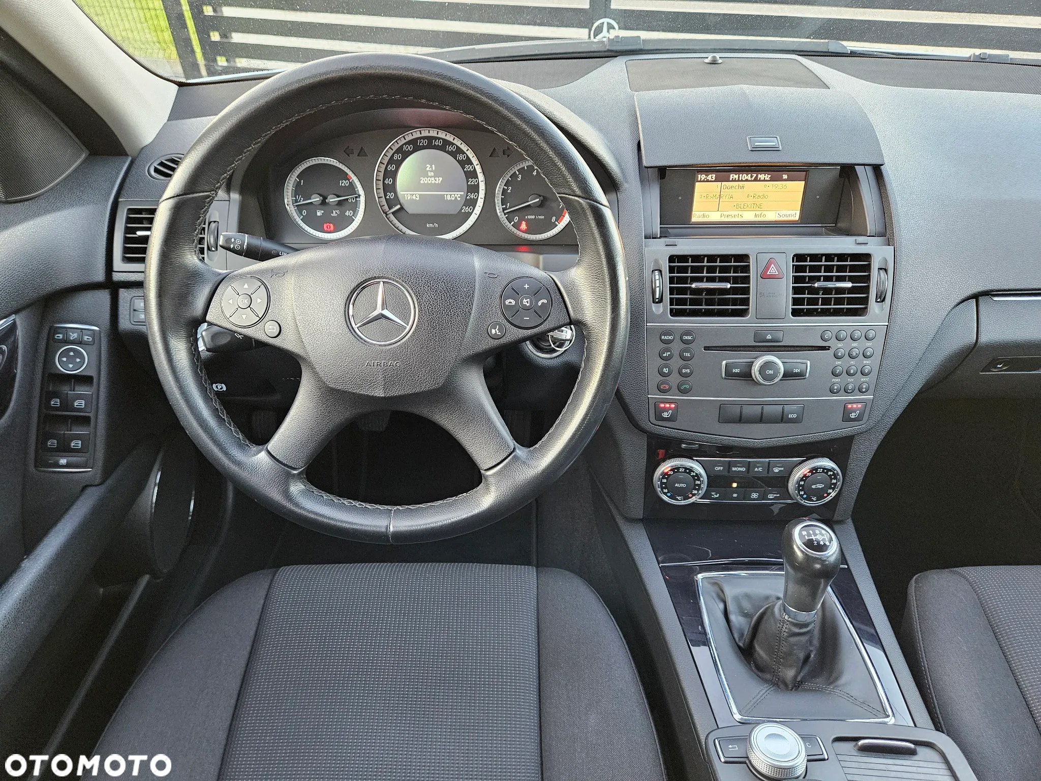 Mercedes-Benz Klasa C 200 CGI BlueEff Elegance - 21