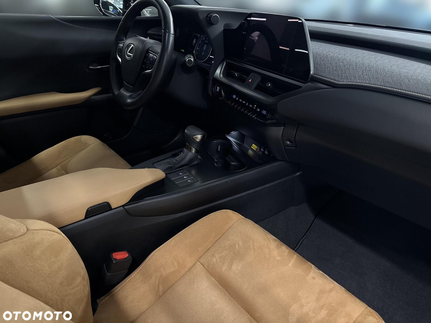 Lexus UX - 4