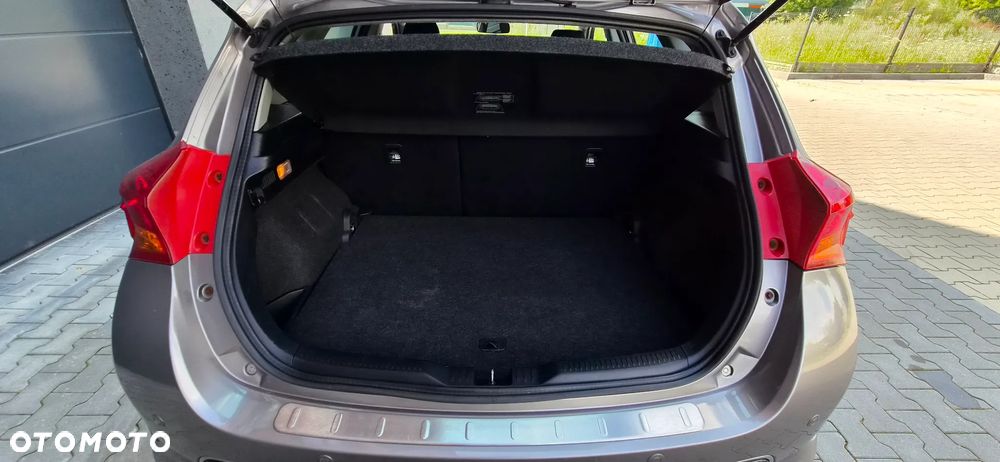 Toyota Auris 1.6 Premium - 24