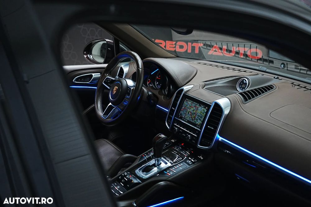 Porsche Cayenne 3.0 L - 15