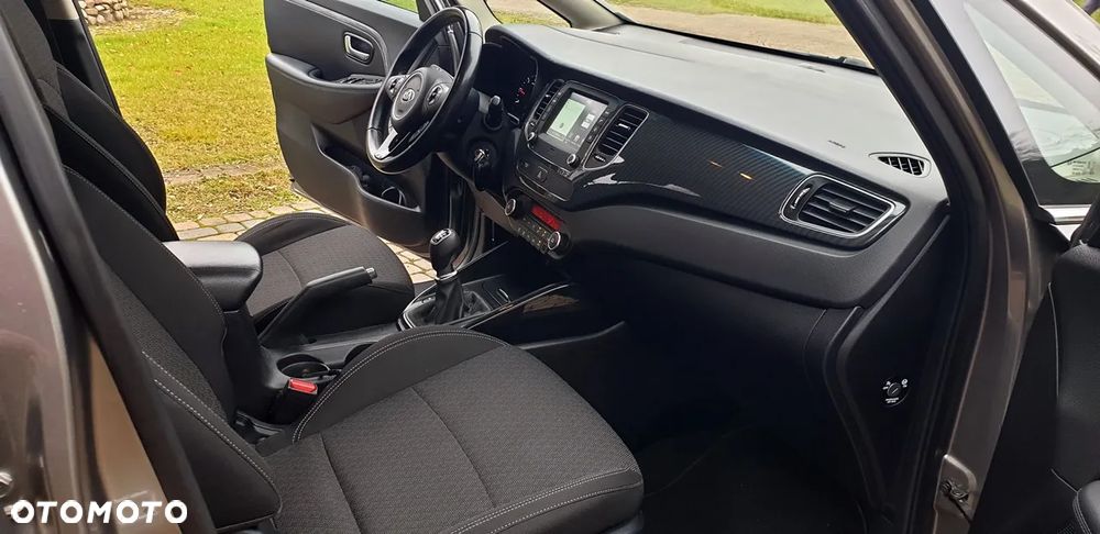 Kia Carens 1.7 CRDi M 7os - 8