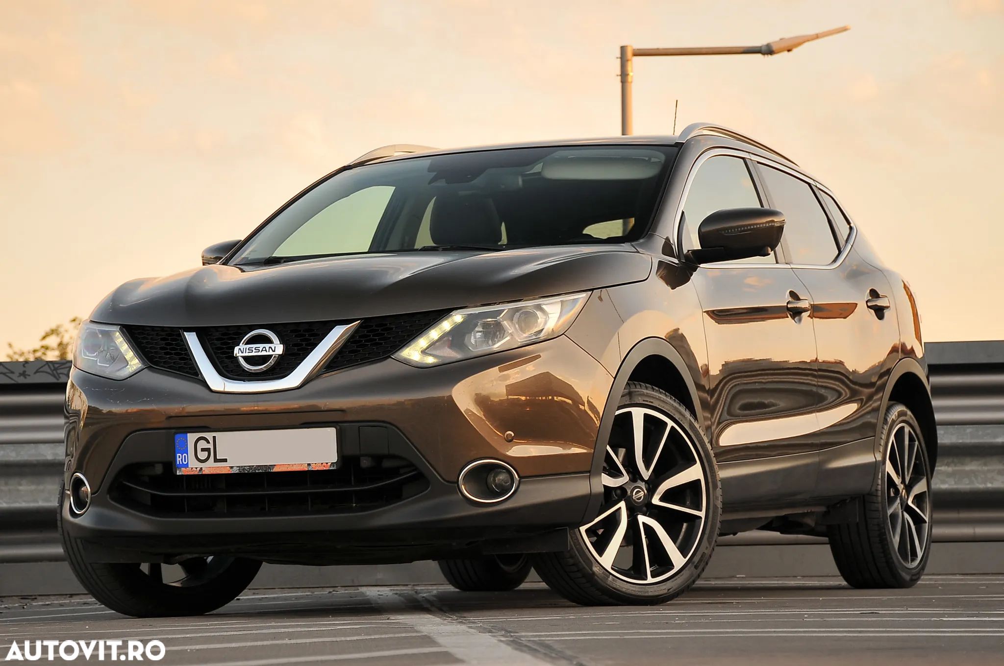 Nissan Qashqai 1.6 DIG-T TEKNA - 1
