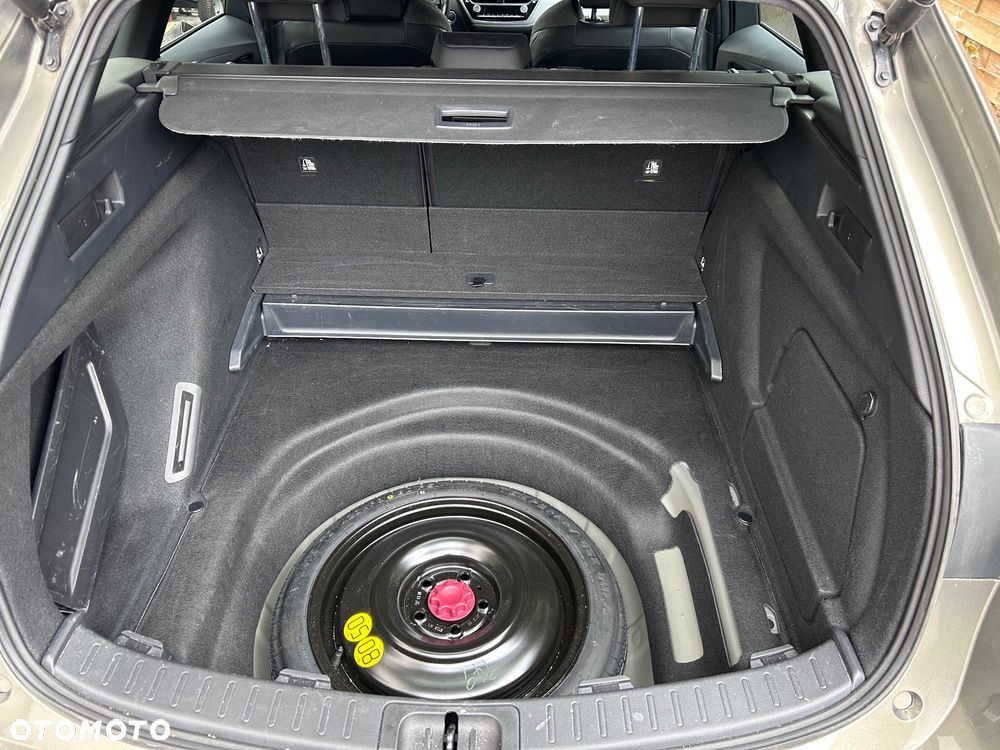 Toyota Corolla 2.0 Hybrid Style - 32