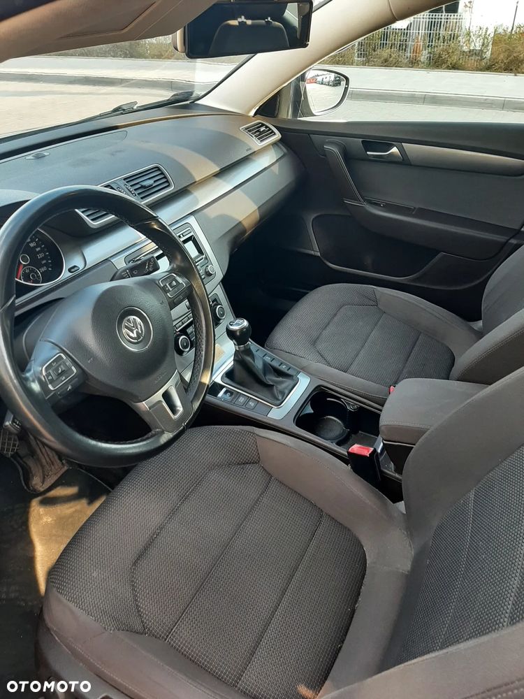 Volkswagen Passat 1.6 TDI DPF BlueMot Comfortline - 11