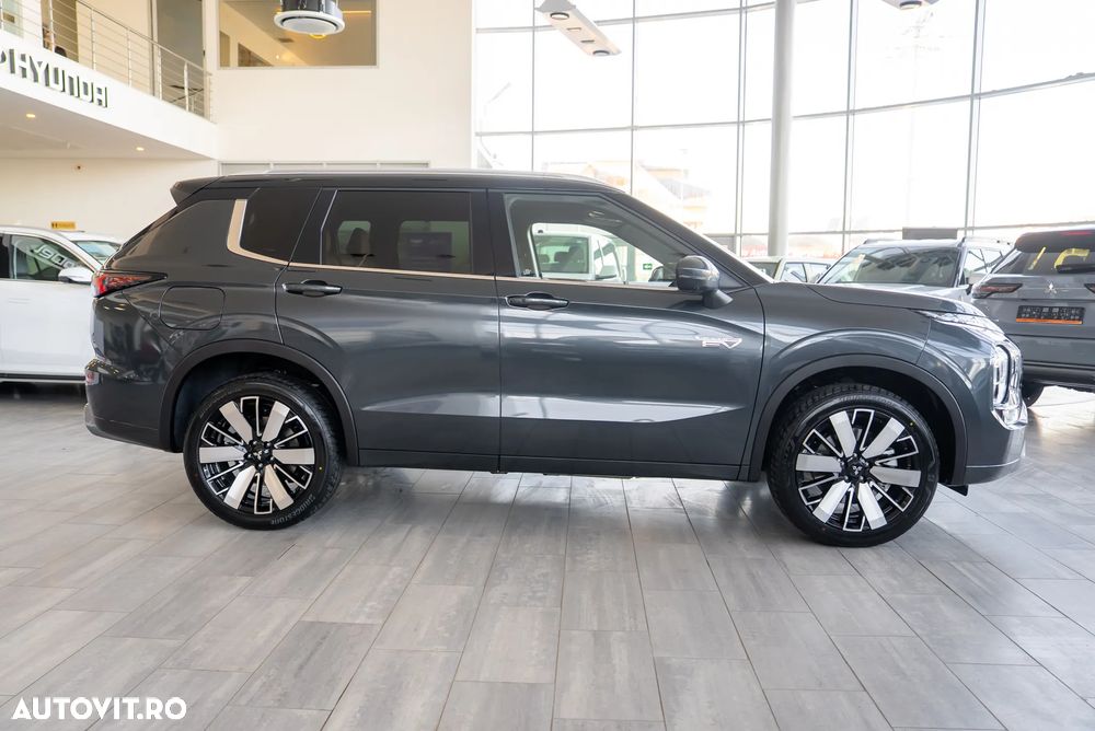 Mitsubishi Outlander 2.4 L 4X4 PHEV Instyle Ultimate - 12