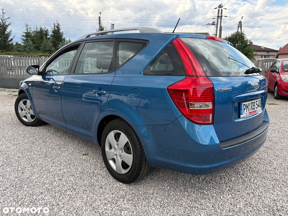 Kia Ceed - 16