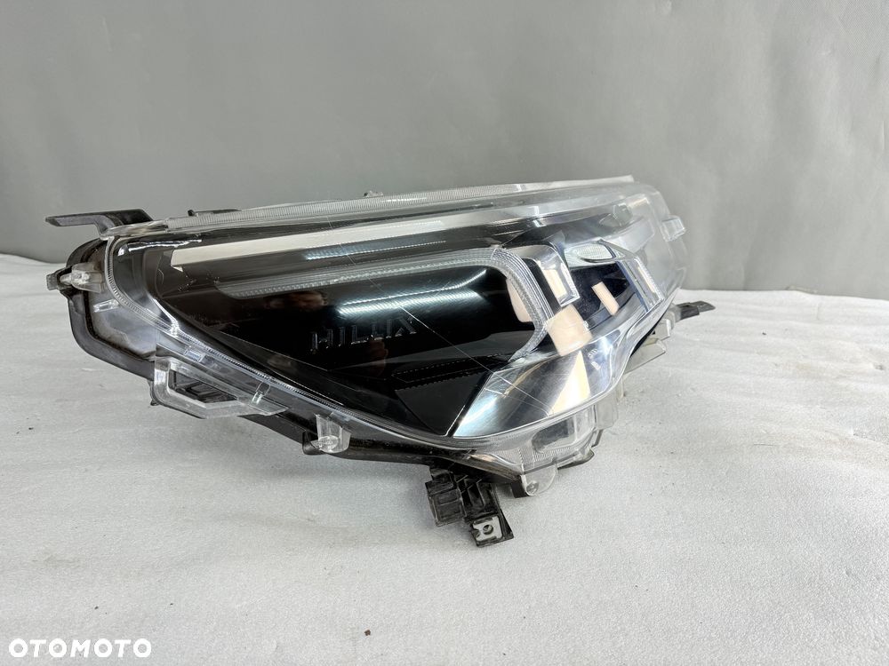 Reflektor lampa Przód strona prawa Toyota Hilux VIII 8 LIFT 1EJ-923368-040A - 13