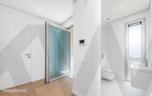 Moradia T4 - Contemporânea - Jardim - Garagem - Piscina - Grande imagem: 2/7