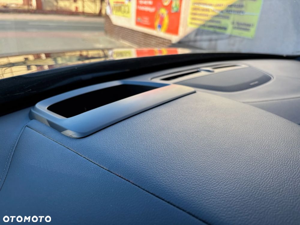 Volvo XC 90 D5 AWD Geartronic RDesign - 30