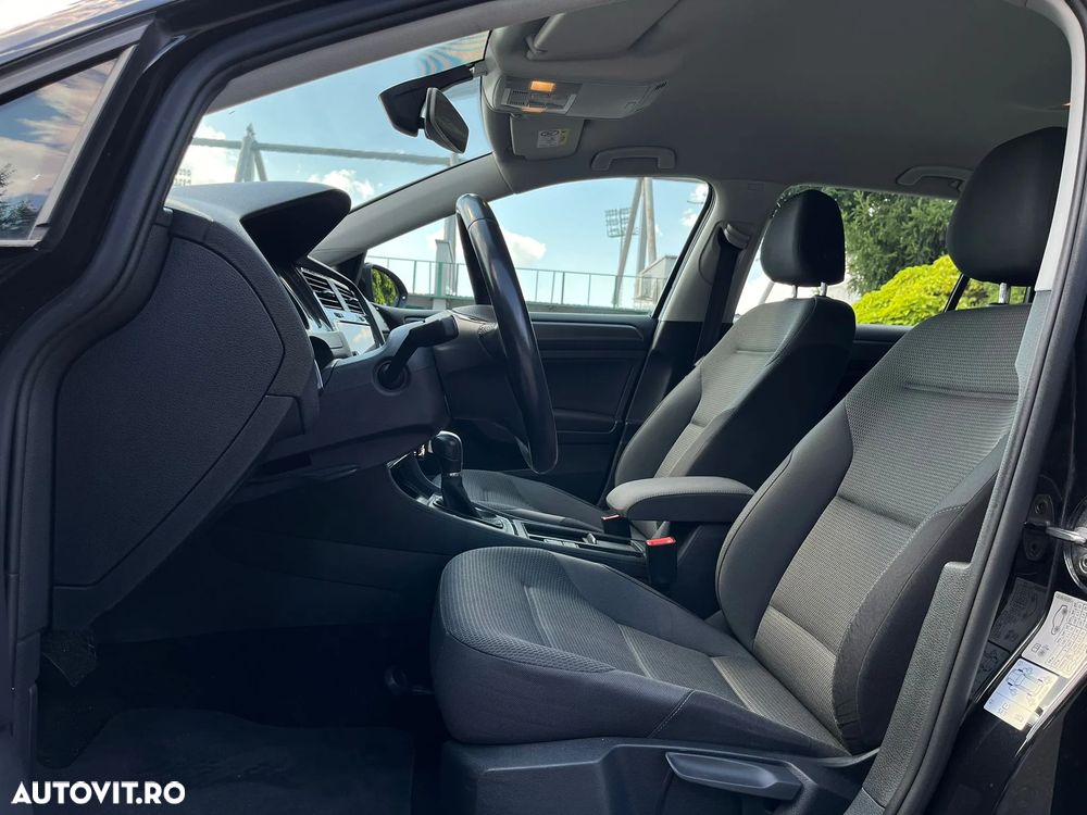 Volkswagen Golf - 10