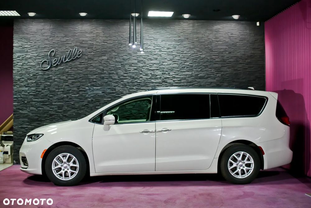 Chrysler Pacifica - 10