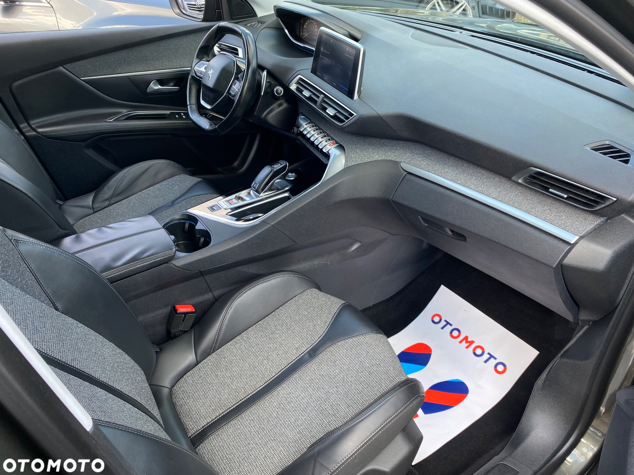 Peugeot 3008 1.6 PureTech GPF Allure S&S EAT8 - 6