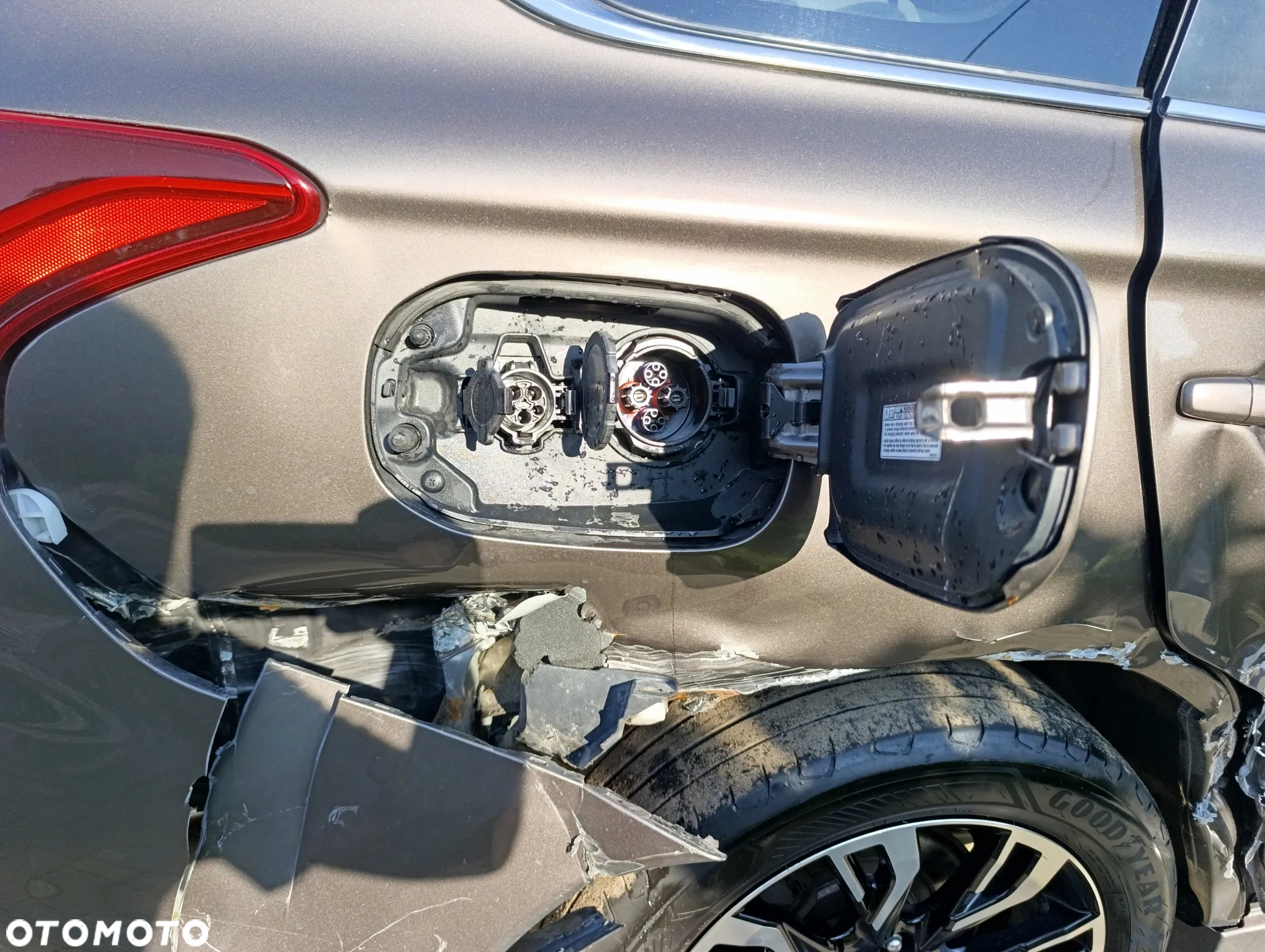 Mitsubishi Outlander 2.0 4WD Plug-In Hybrid Top - 16