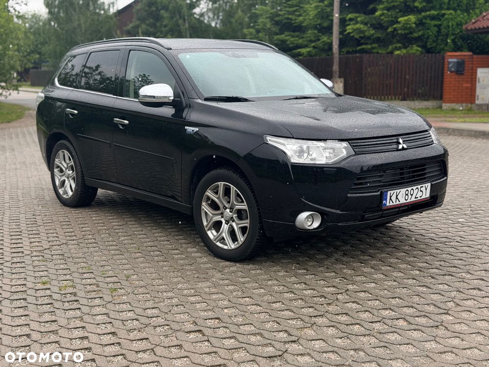 Mitsubishi Outlander - 2
