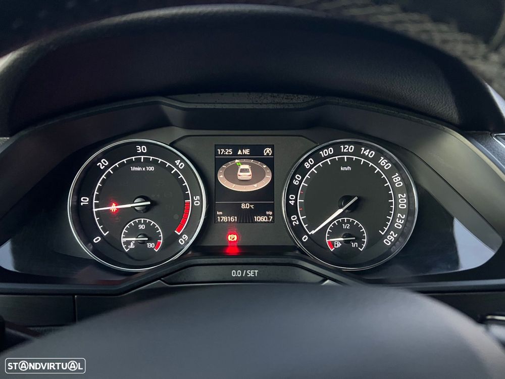 Skoda Superb 2.0 TDI Sportline - 18