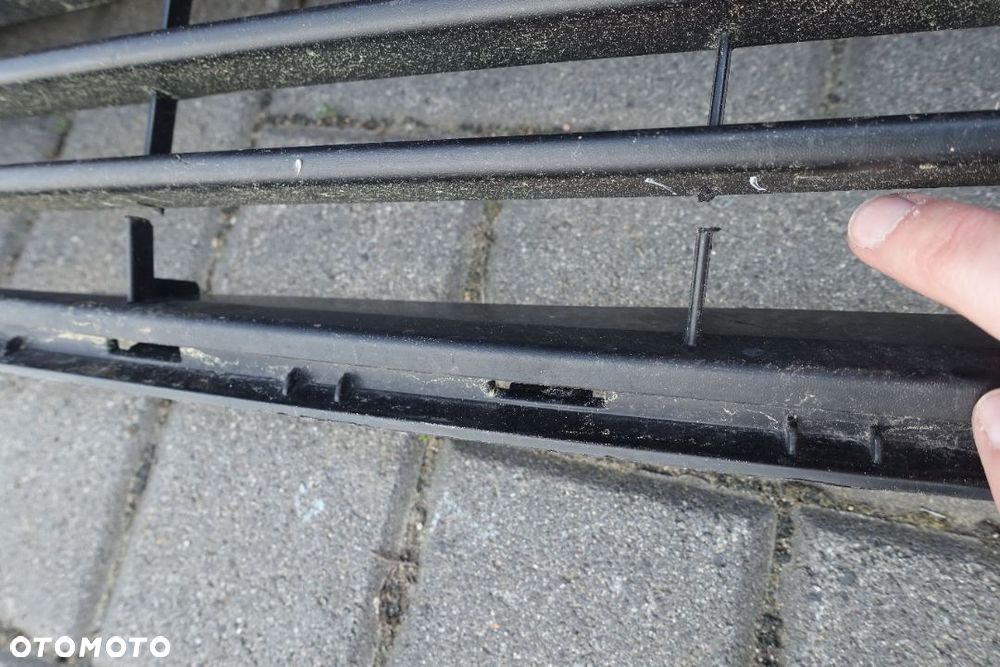 KRATKA ZDERZAKA PRZÓD TRAFIC III VIVARO - 5