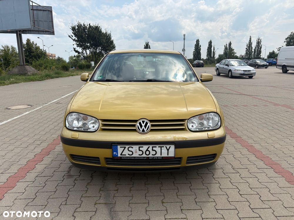 Volkswagen Golf - 1