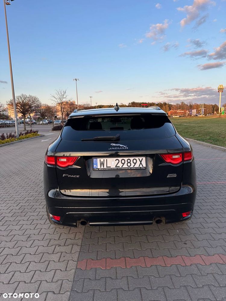 Jaguar F-Pace - 10