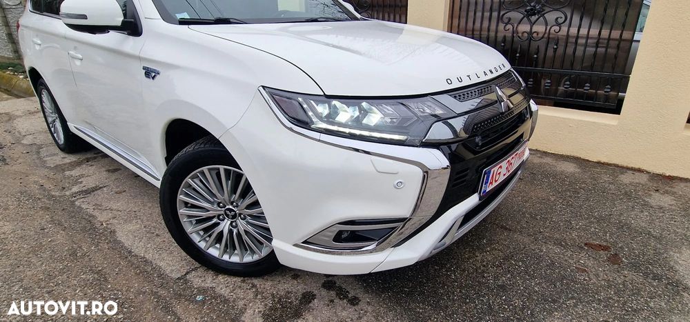 Mitsubishi Outlander 2.4 4WD Plug-In Hybrid Diamant+ - 9