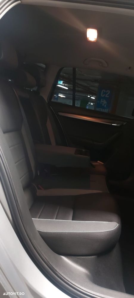 Skoda Octavia 2.0 TDI STYLE DSG - 8