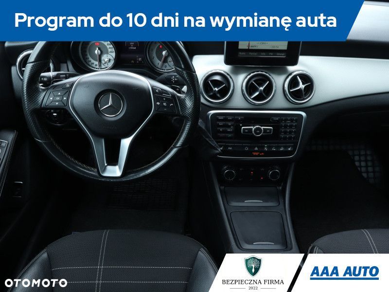 Mercedes-Benz GLA - 9