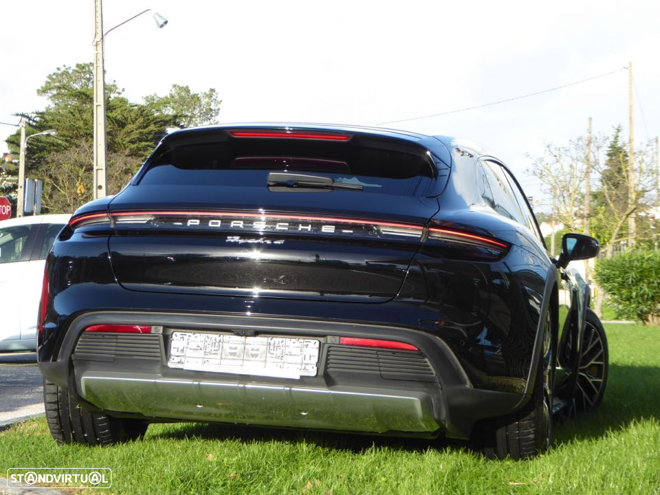 Porsche Taycan Cross Turismo 4 - 18