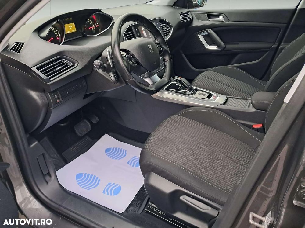 Peugeot 308 1.2 L PureTech Turbo S&S EAT8 Active Pack - 10