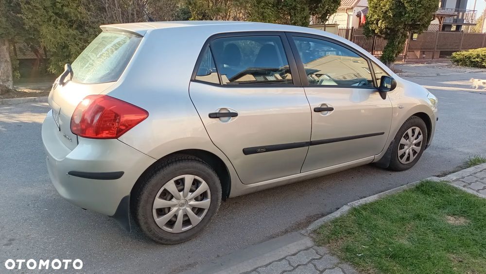 Toyota Auris 1.4 D-4D Terra - 8