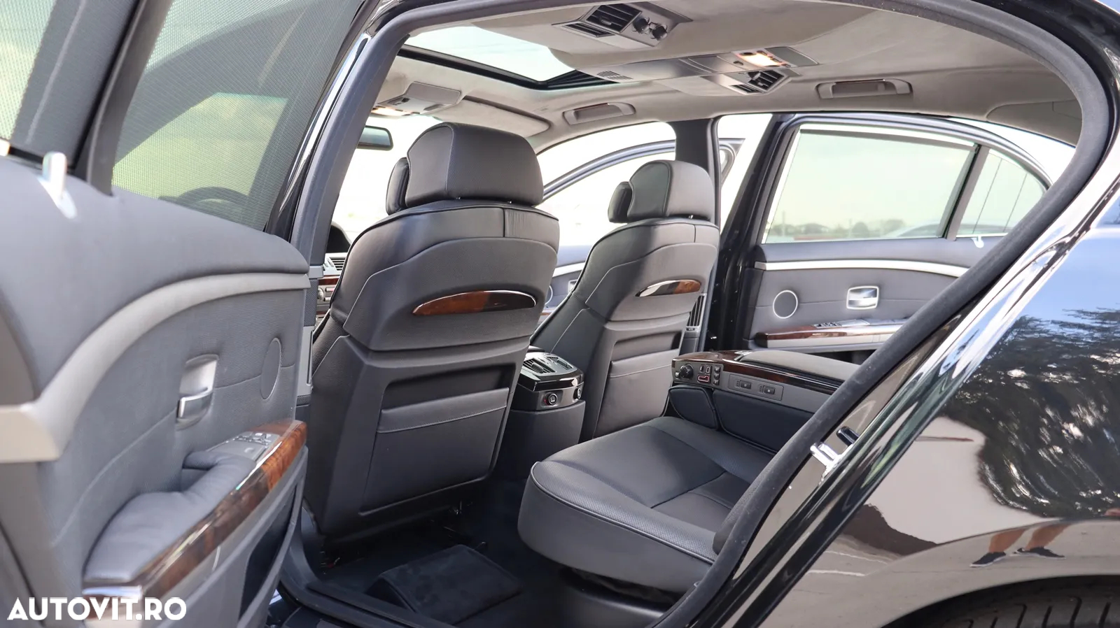BMW Seria 7 760i A - 17