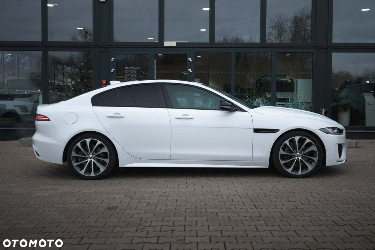 Jaguar XE - 7
