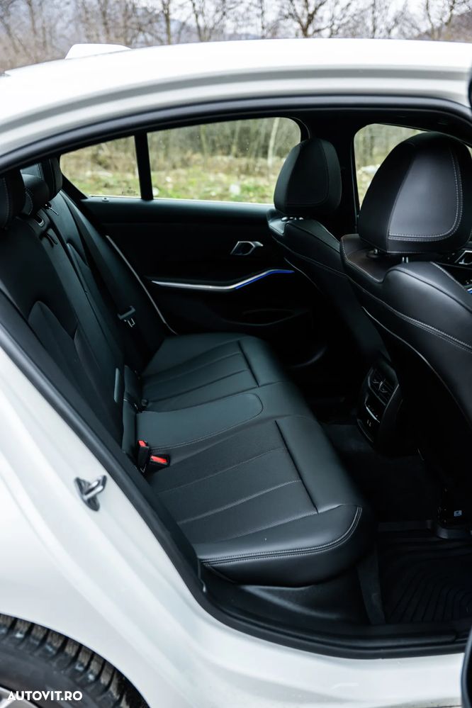 BMW Seria 3 330i xDrive Aut. Sport Line - 22