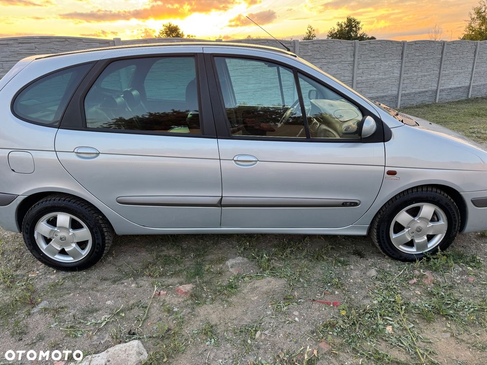 Renault Scenic 1.6 16V Privilege - 9