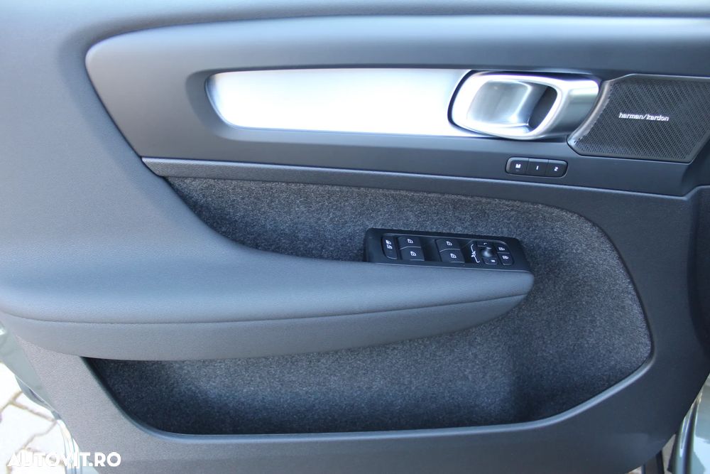 Volvo XC 40 B3 AT FWD MHEV Plus Dark - 10