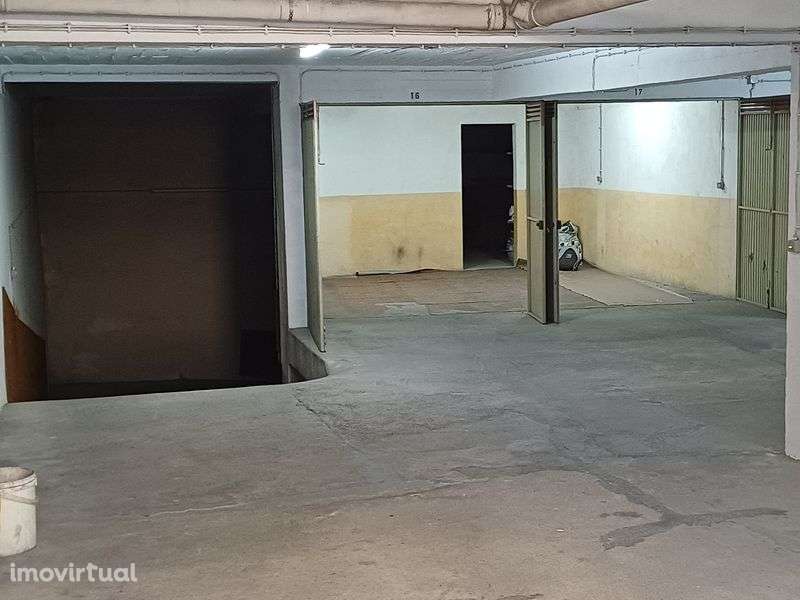 Garagens Feijó,Almada - Grande imagem: 2/4