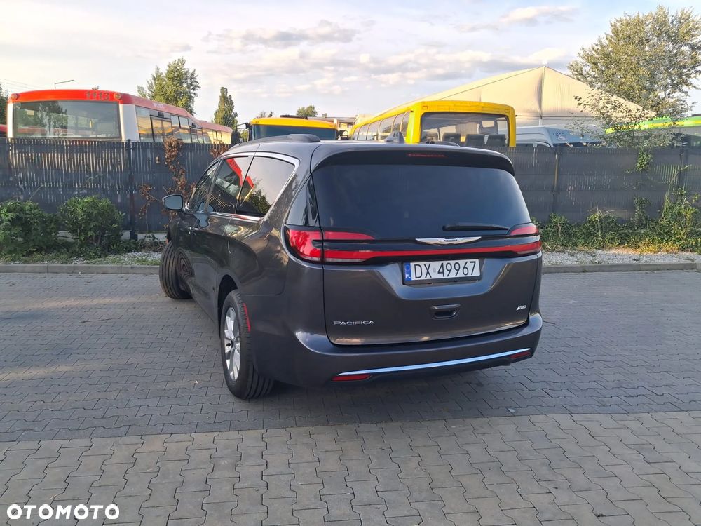 Chrysler Pacifica - 16