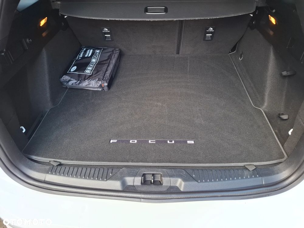Ford Focus 2.0 EcoBlue STart-Stopp-System ST-LINE - 12