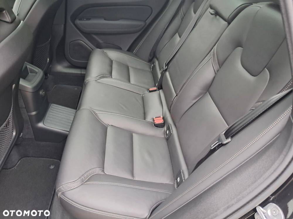 Volvo XC 60 T6 Plug-In Hybrid AWD Ultra Dark - 13