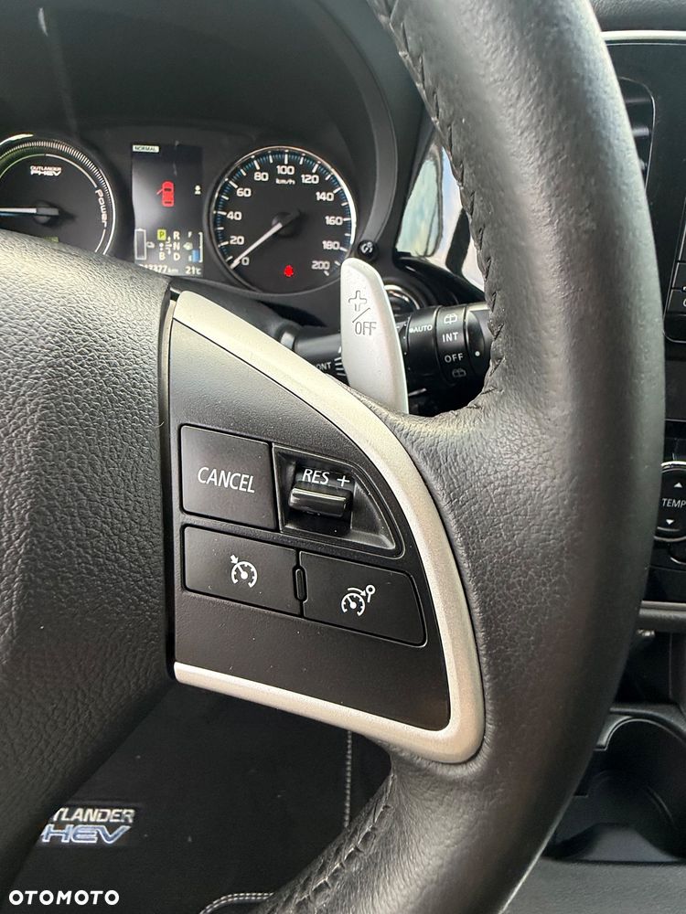 Mitsubishi Outlander 2.0 4WD Top - 22