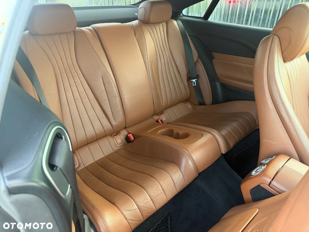 Mercedes-Benz Klasa E 200 9G-TRONIC AMG Line - 33