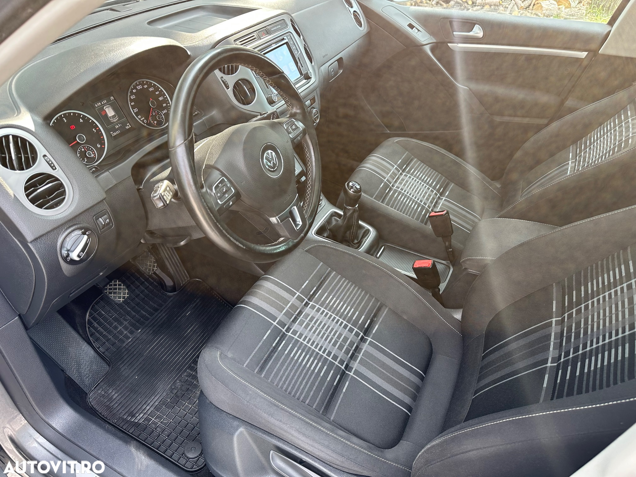 Volkswagen Tiguan - 28