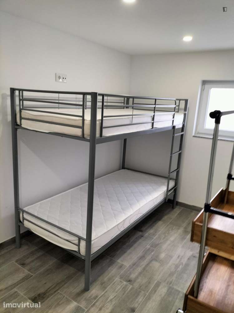 Casa com 3 quartos - localizado em Ramalde Porto - Grande imagem: 5/37