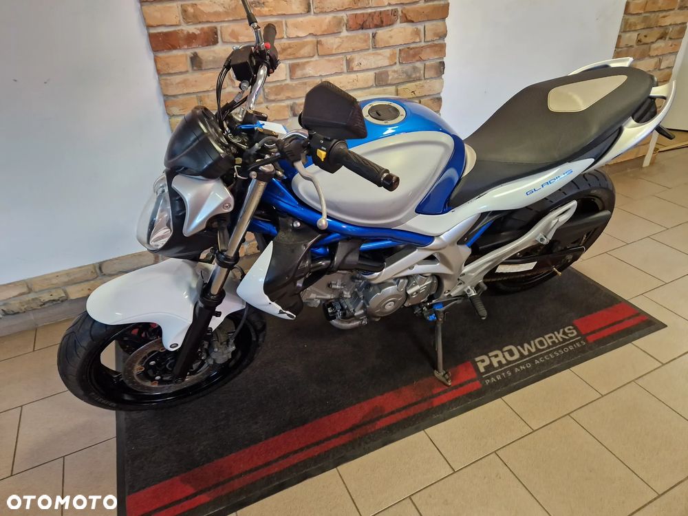 Suzuki Gladius - 6
