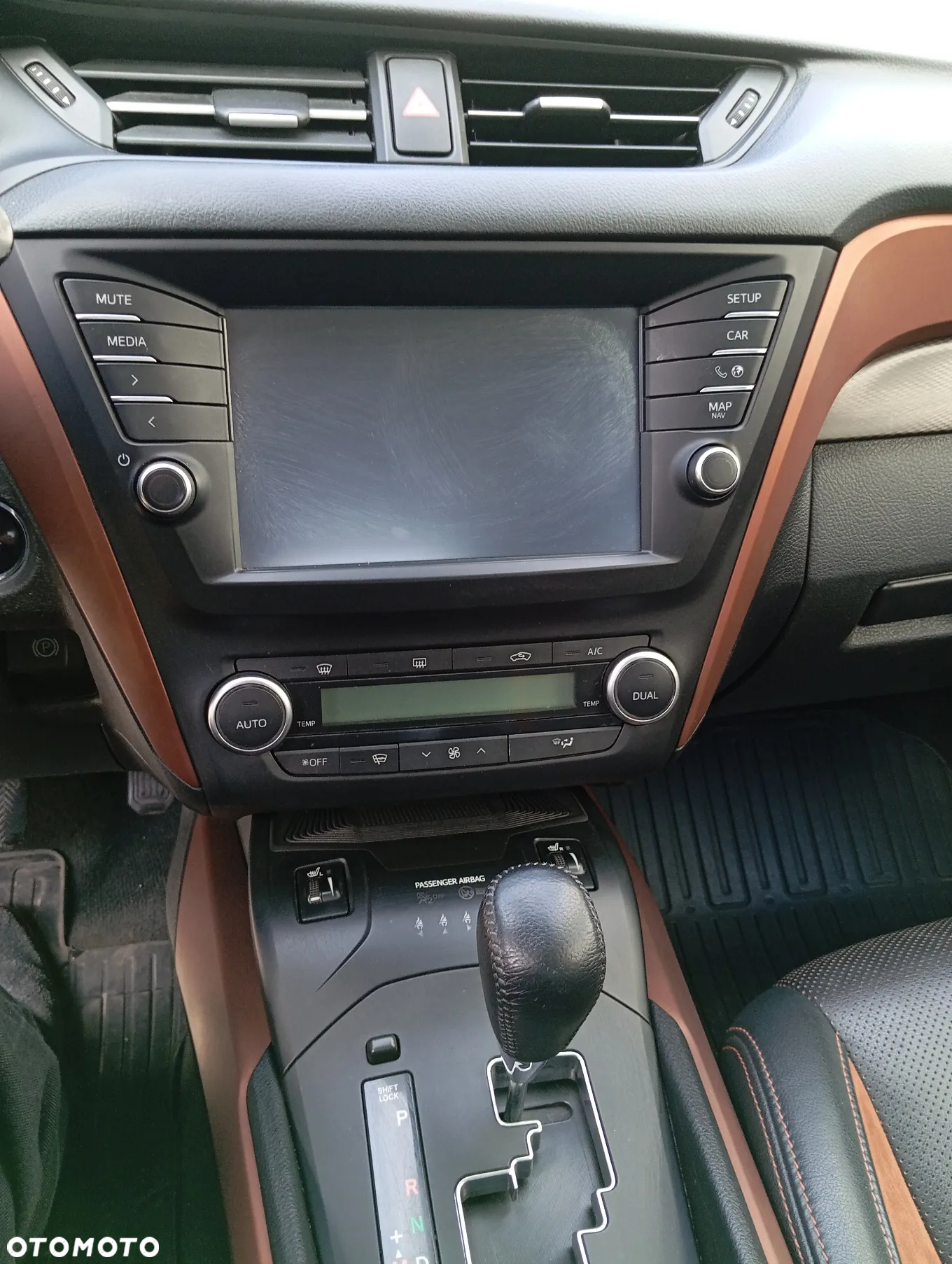 Toyota Avensis 2.0 Premium MS - 10