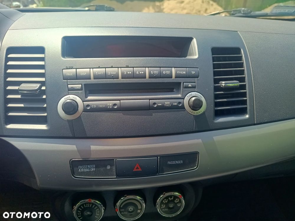 Mitsubishi Lancer 1.6 Invite - 4