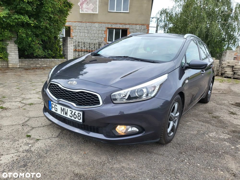 Kia Ceed - 32
