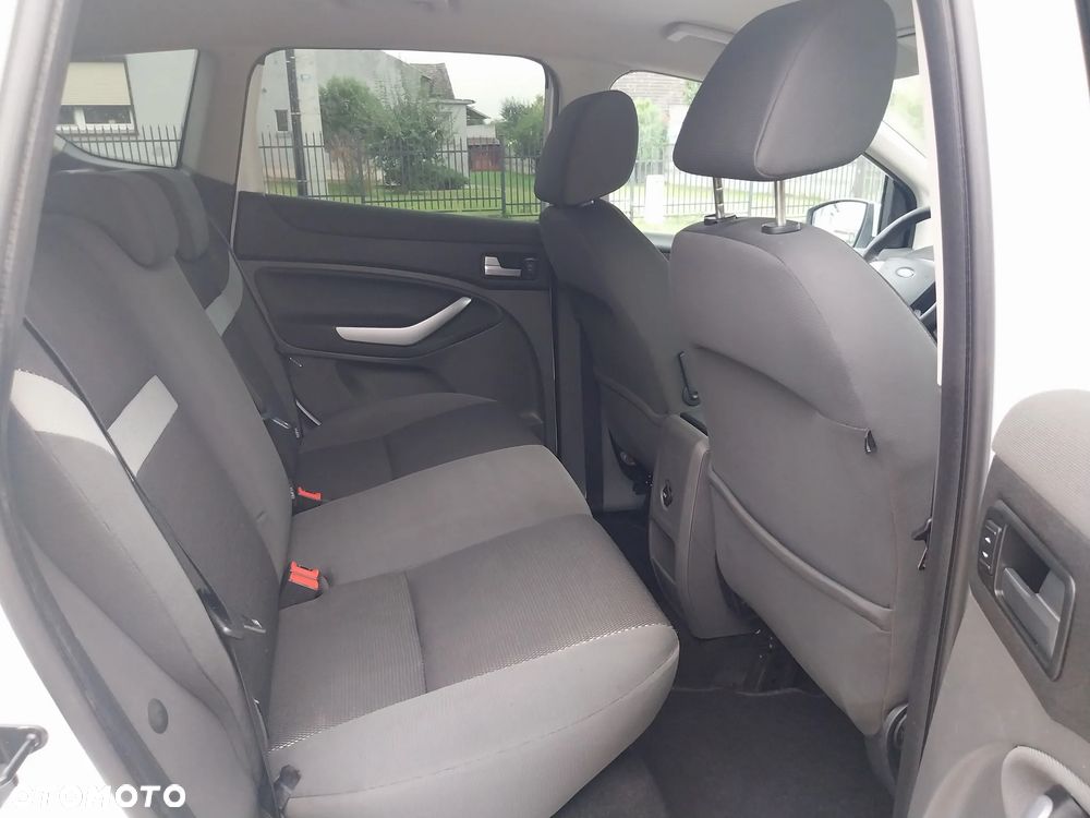 Ford Kuga - 13