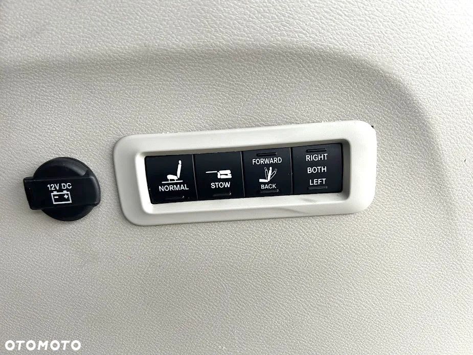 Chrysler Pacifica - 5